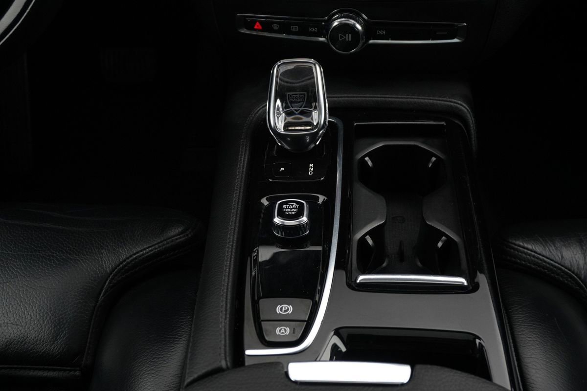 Used 2022 Volvo S60 T8 Inscription image 23