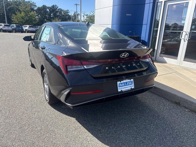 New 2026 Hyundai Elantra SE FWD image 4