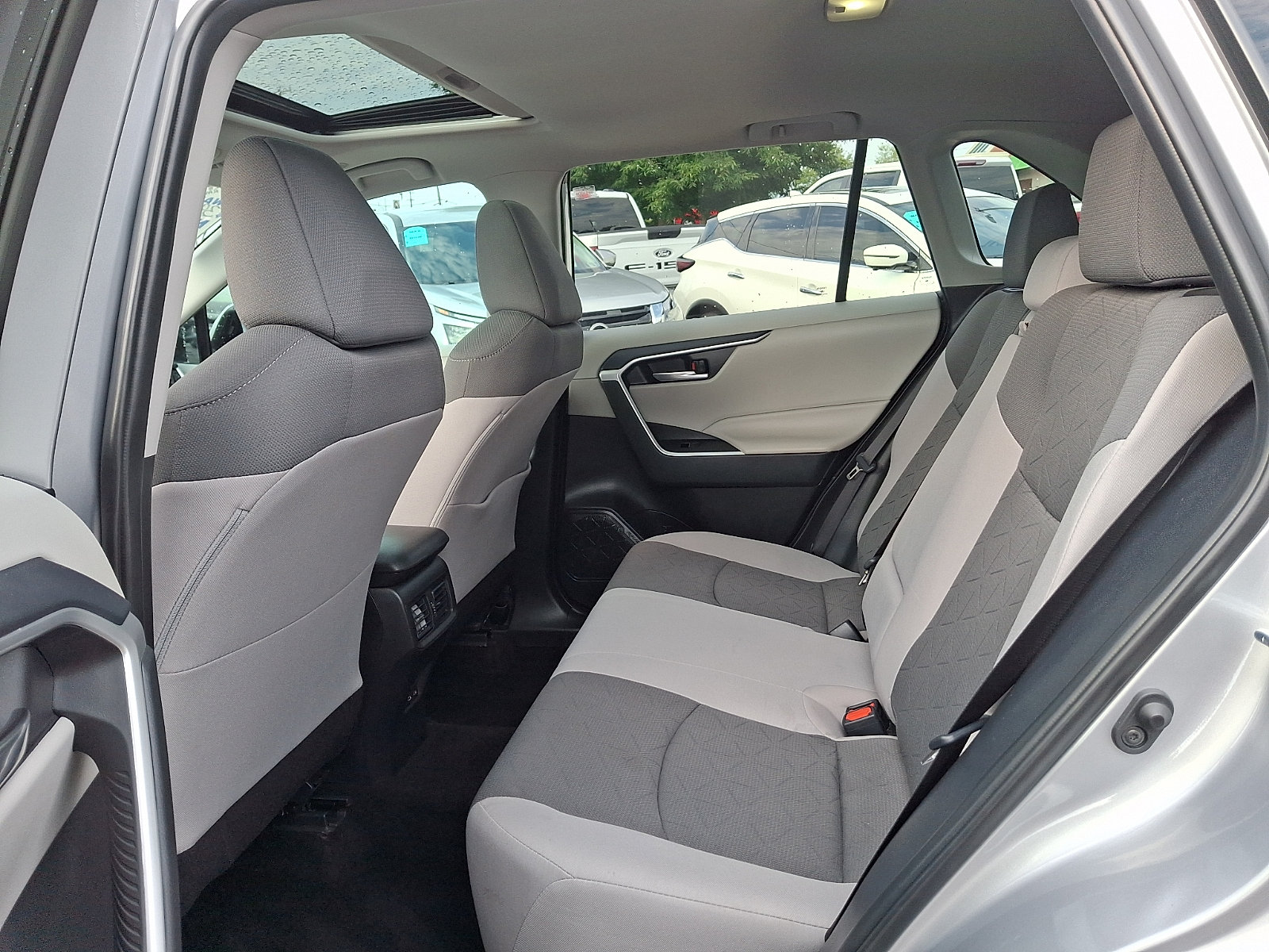 Used 2025 Toyota RAV4 XLE w/ Convenience Package FWD image 10