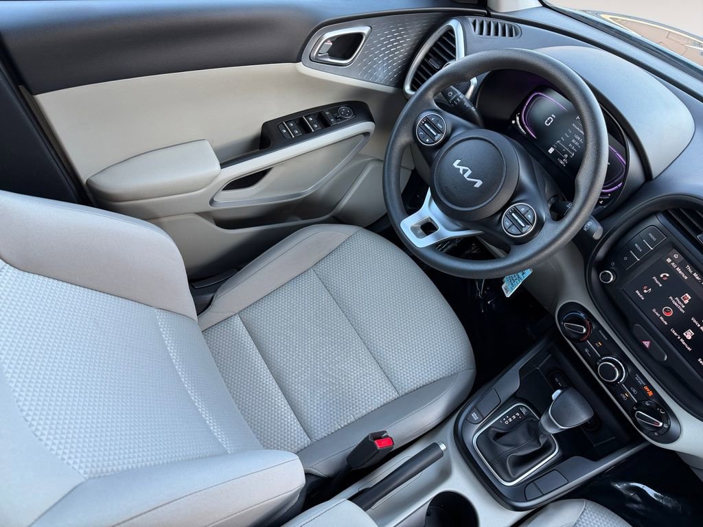 Used 2025 Kia Soul LX w/ LX Technology Package image 15