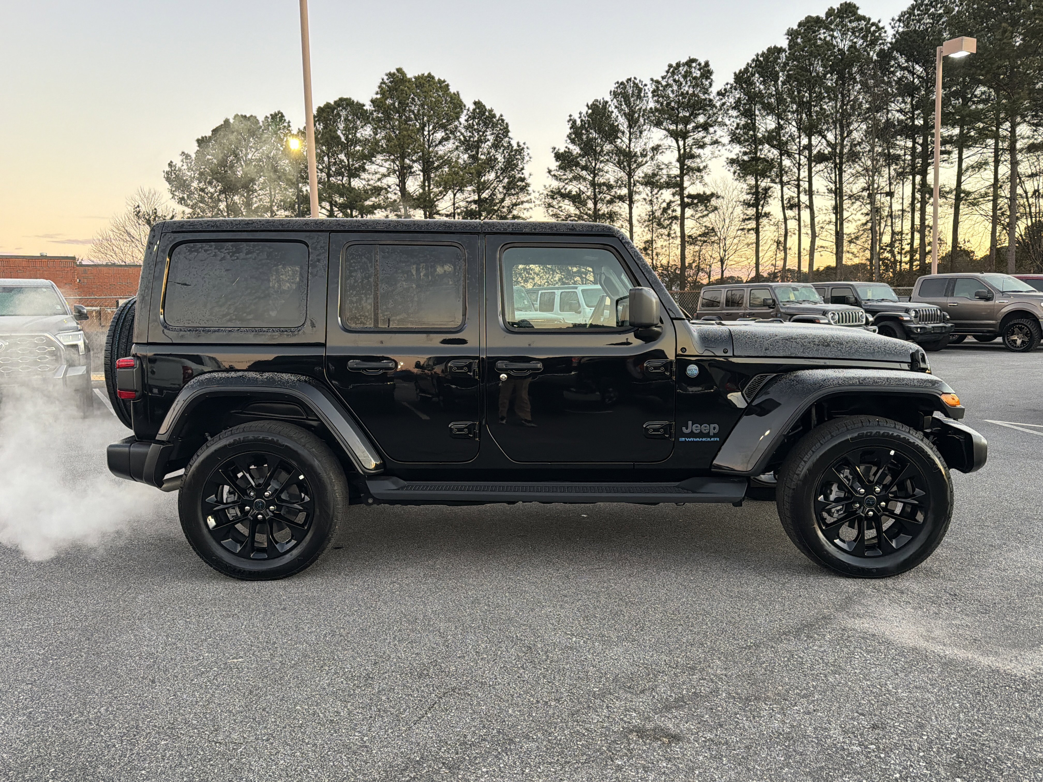 Used 2025 Jeep Wrangler Sahara image 5