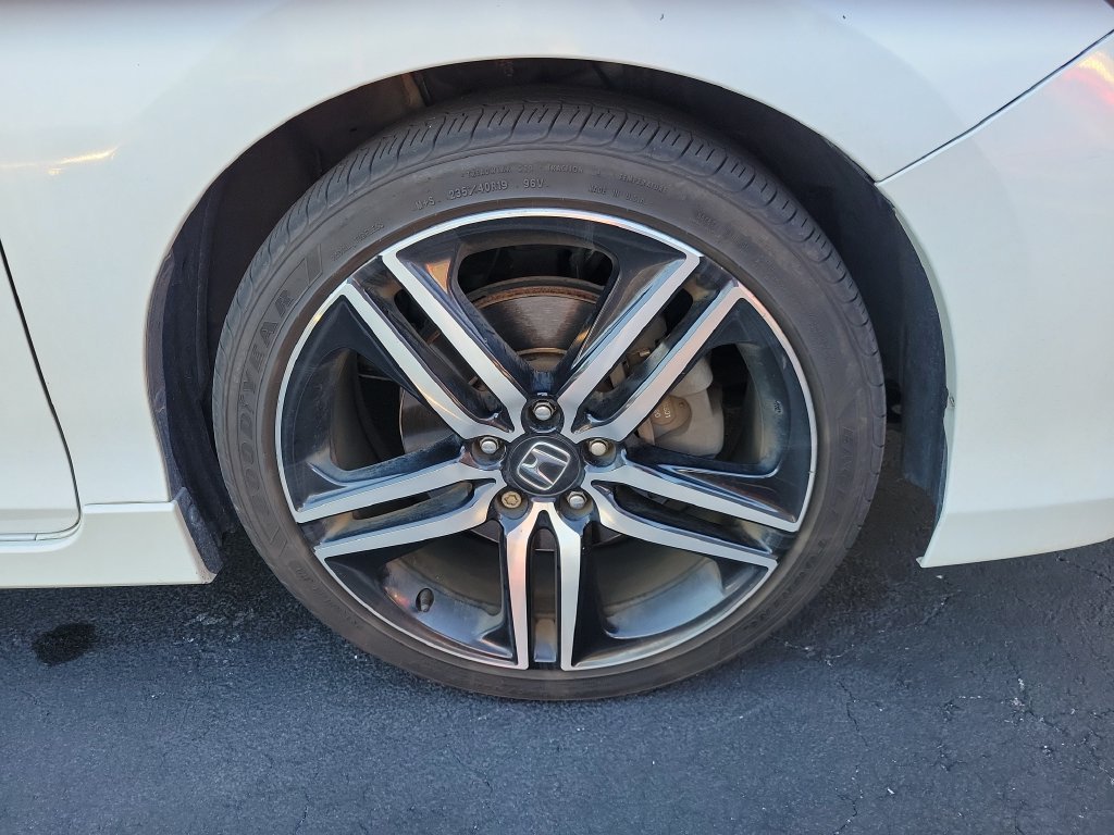 Used 2017 Honda Accord Sport image 9