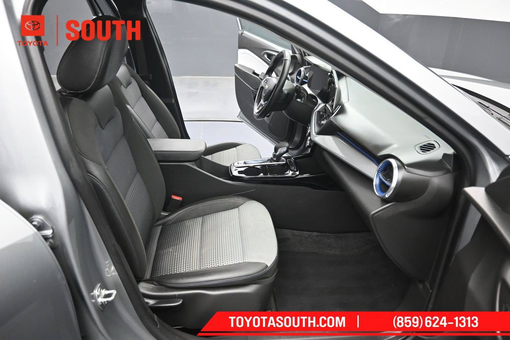 Used 2025 Chevrolet Trax LT w/ LT Convenience Package FWD image 30