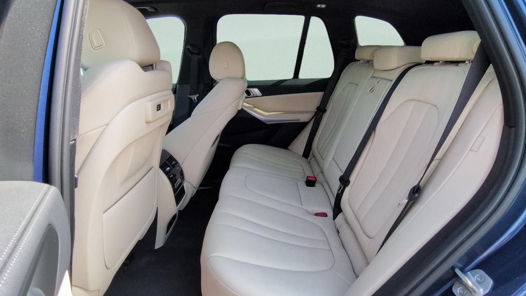 Used 2022 BMW X5 xDrive40i w/ Premium Package AWD/4WD image 10