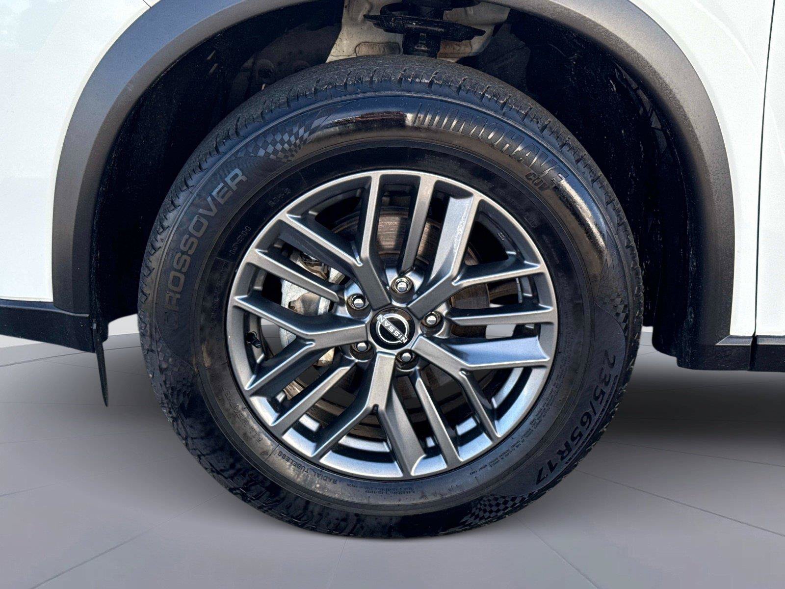 Used 2024 Nissan Rogue S FWD image 11