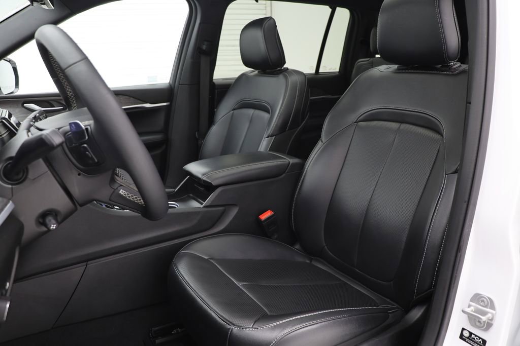 Used 2024 Jeep Grand Cherokee L Limited w/ Luxury Tech Group II AWD/4WD image 15