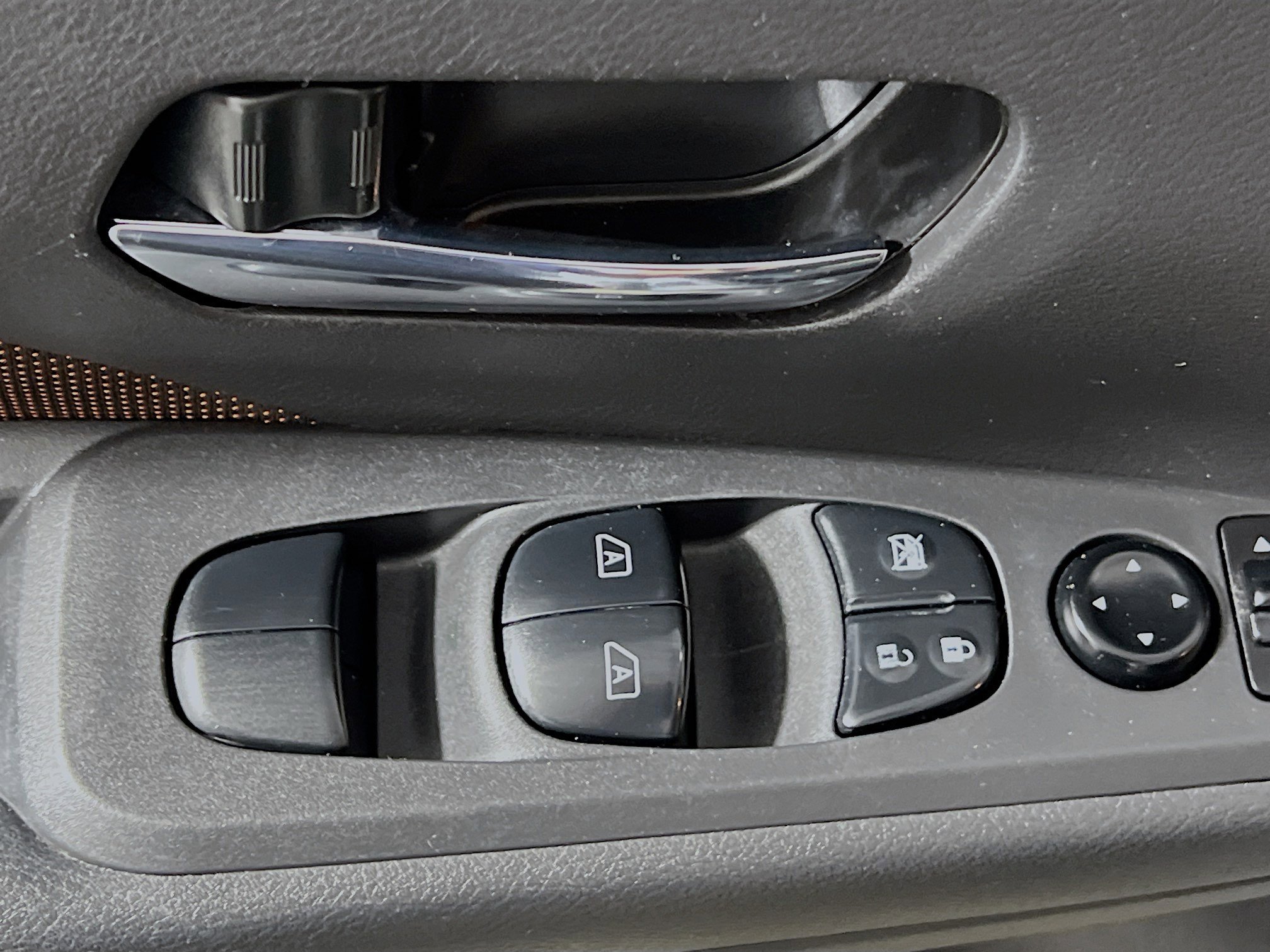 Used 2021 Nissan Kicks SR image 17