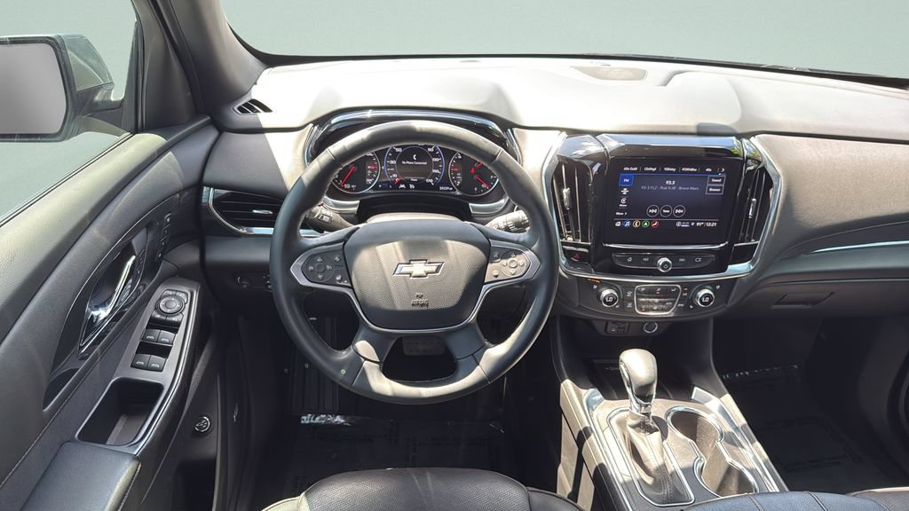 Used 2023 Chevrolet Traverse High Country FWD image 12