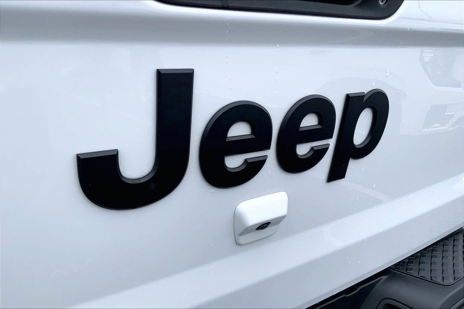 Certified 2023 Jeep Gladiator Willys image 26