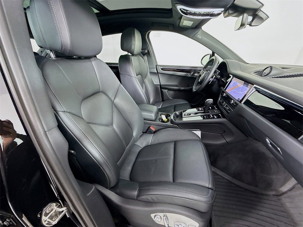Used 2024 Porsche Macan image 29