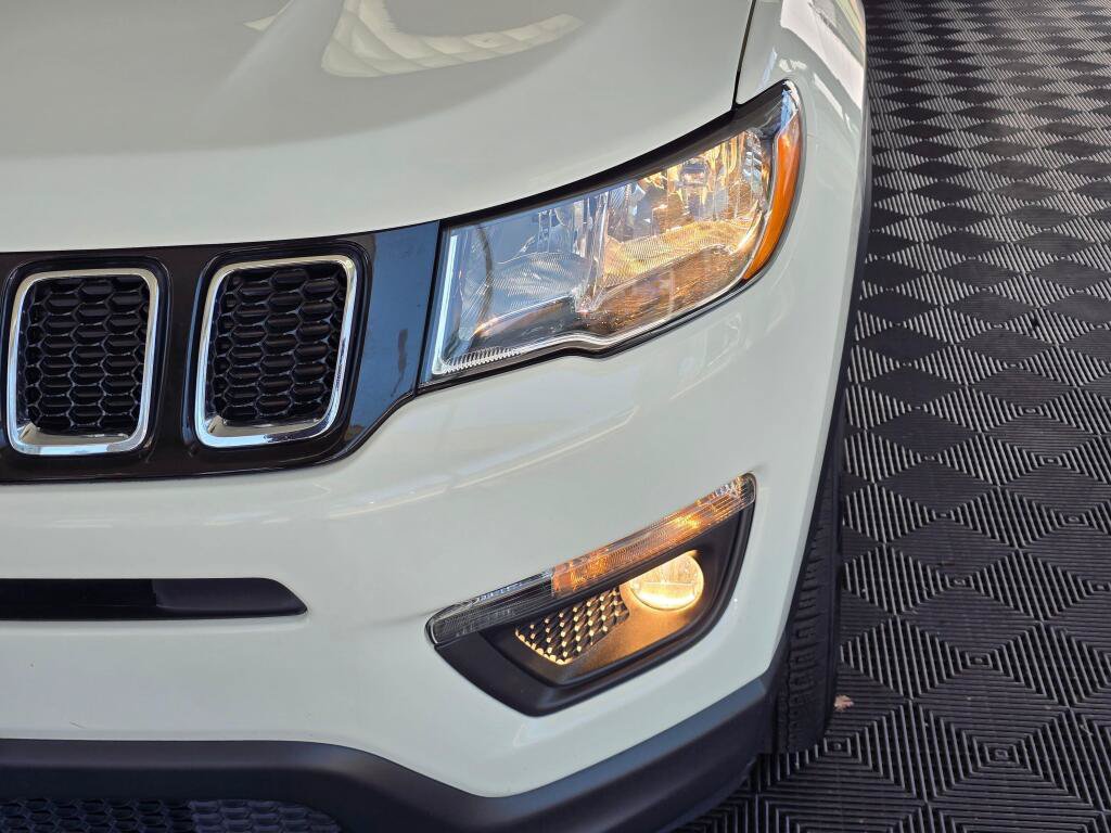 Used 2020 Jeep Compass Latitude AWD/4WD image 9