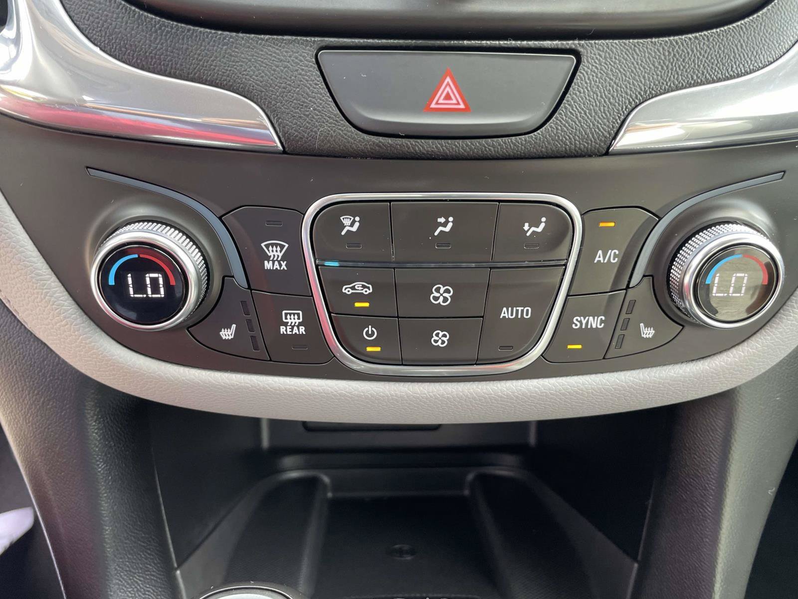 Used 2019 Chevrolet Equinox Premier FWD image 22