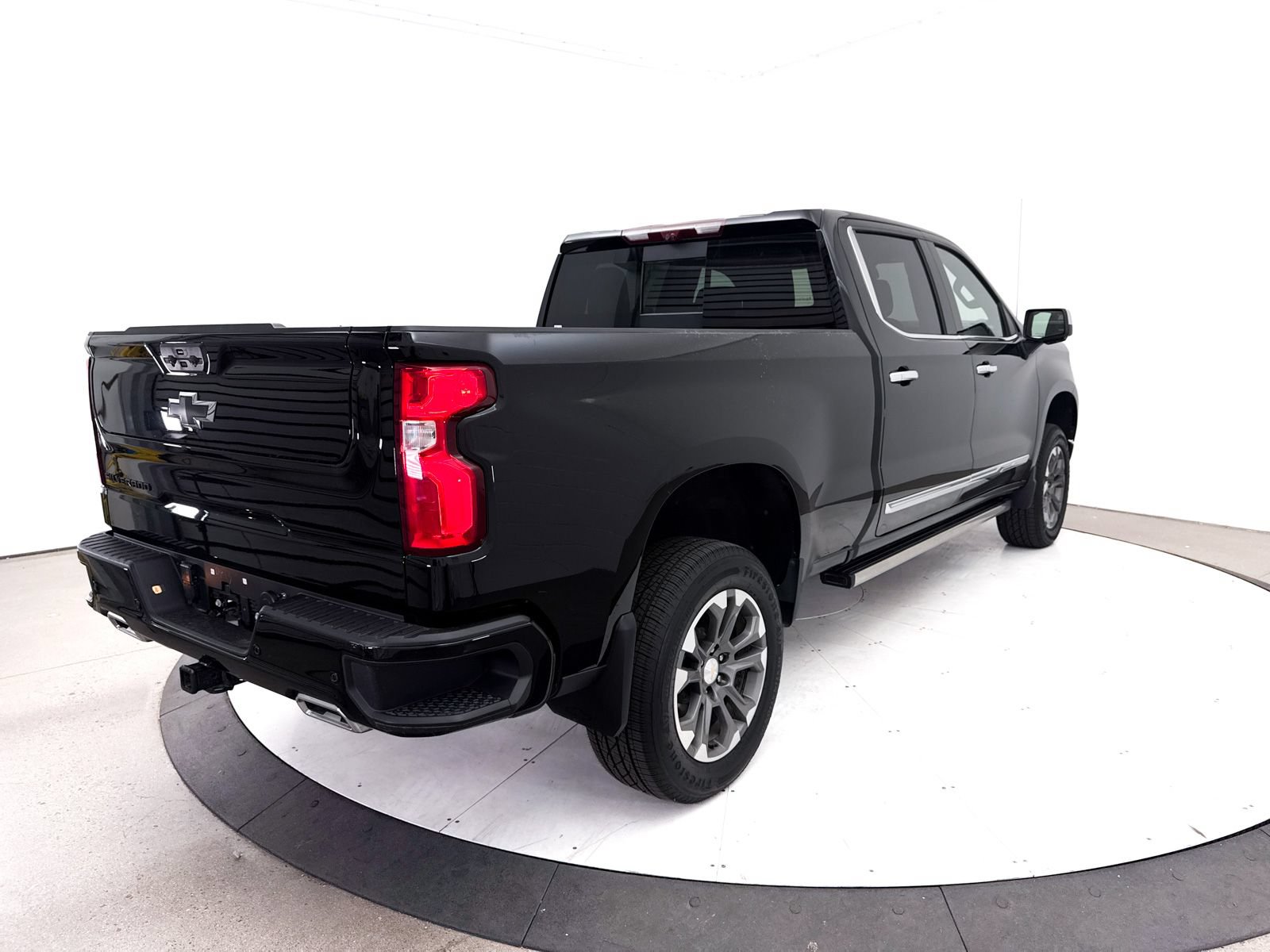 Used 2024 Chevrolet Silverado 1500 High Country w/ Technology Package AWD/4WD image 20