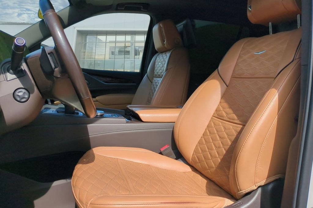 Used 2021 Cadillac Escalade Premium Luxury image 14