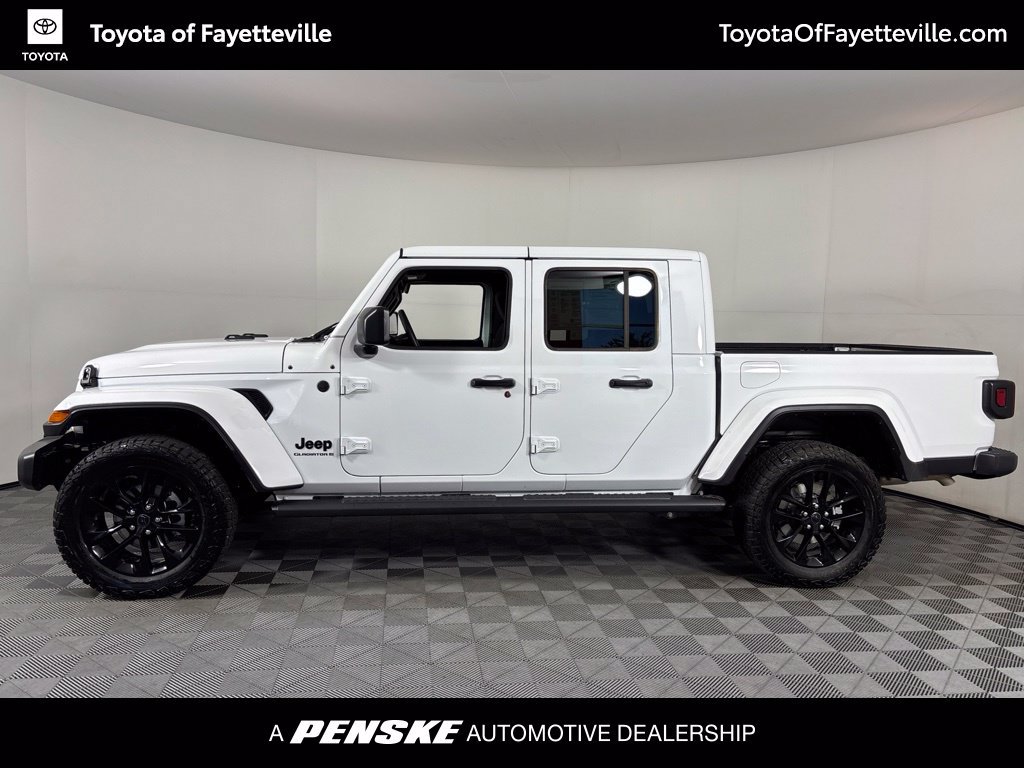 Used 2025 Jeep Gladiator Sport AWD/4WD image 11