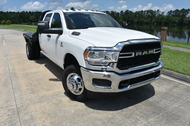 Used 2024 RAM 3500 Tradesman w/ Chrome Appearance Group image 2