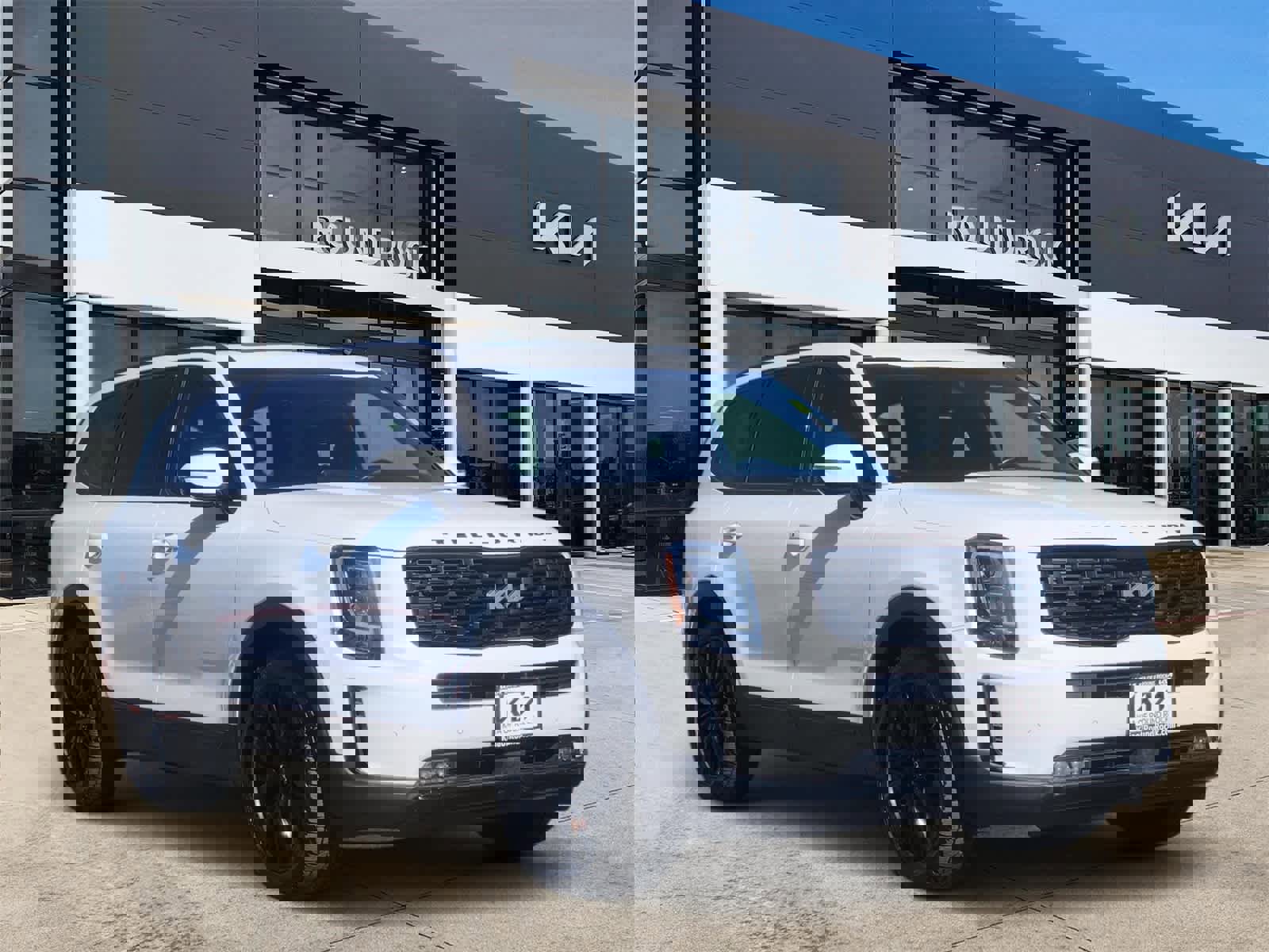 Used 2022 Kia Telluride SX w/ SX Prestige Package image 3