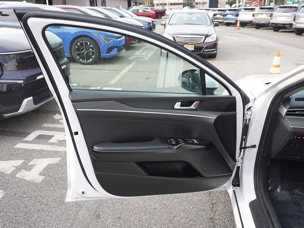 Used 2023 Kia K5 LXS image 22