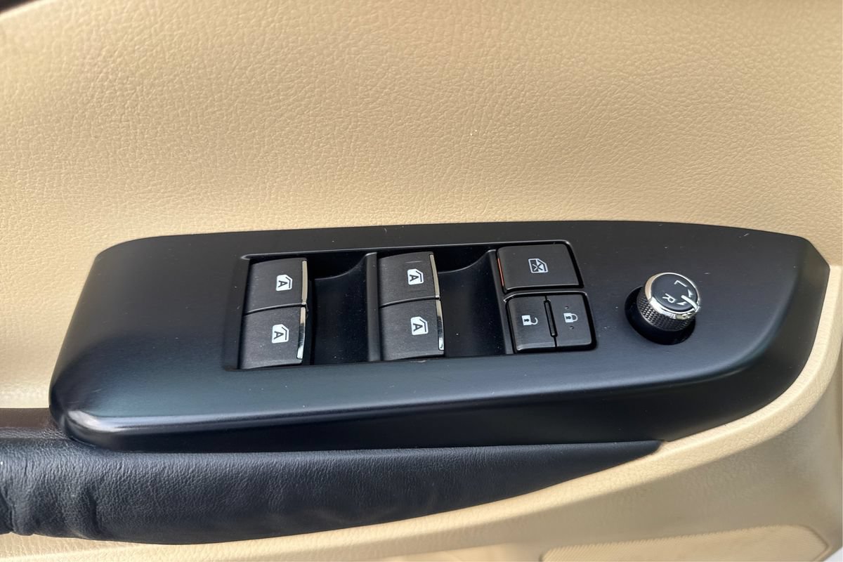 Used 2014 Toyota Highlander Limited FWD image 35