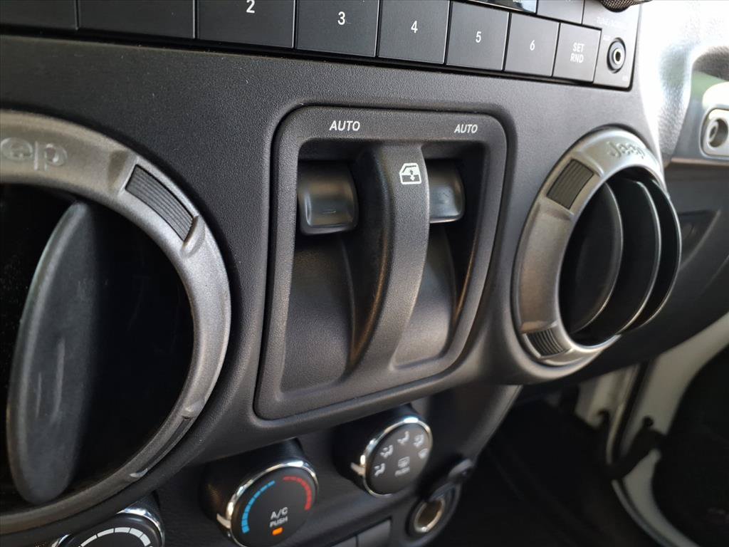 Used 2015 Jeep Wrangler Sport AWD/4WD image 14