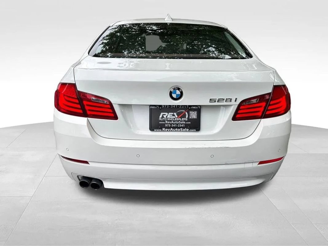 Used 2011 BMW 528i Sedan RWD image 4