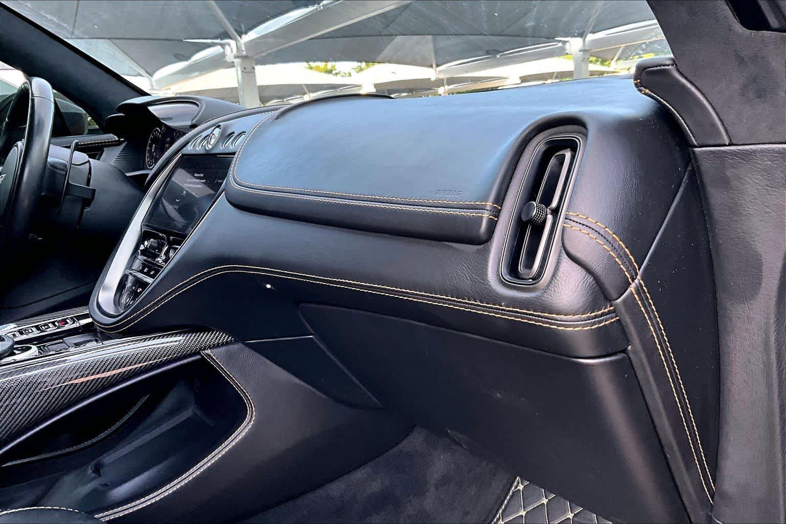 Used 2021 Aston Martin DBX AWD/4WD image 18