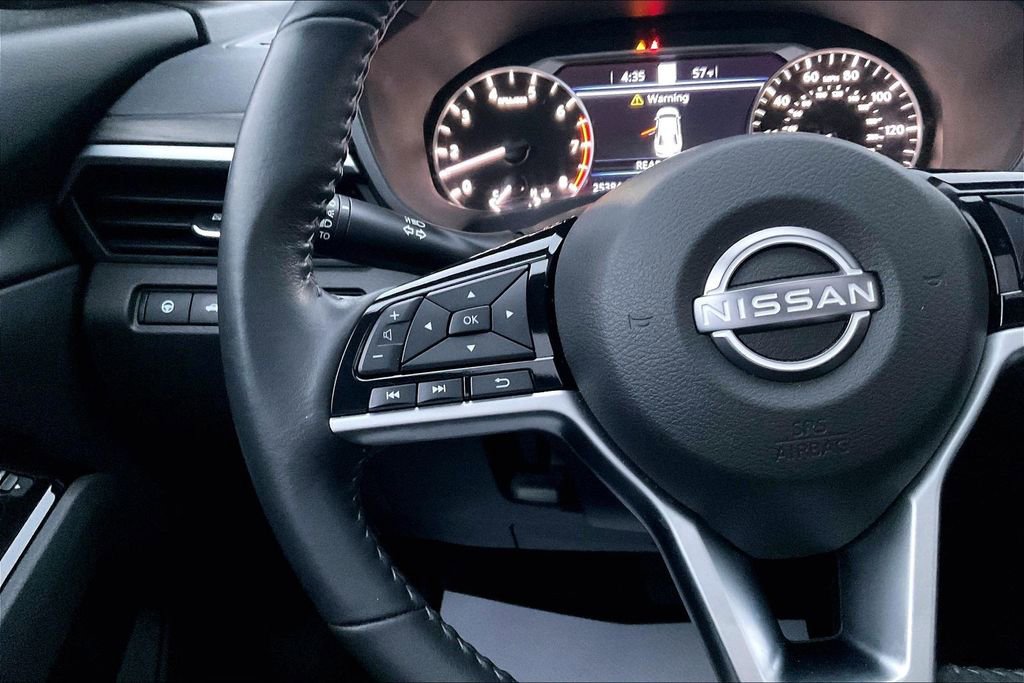 Used 2023 Nissan Altima 2.5 SV w/ SV Premium Package image 17