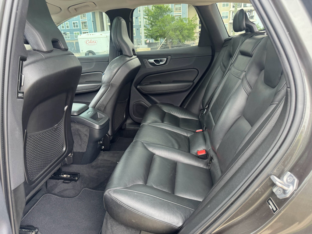 Used 2019 Volvo XC60 T5 Momentum w/ Multimedia Package AWD/4WD image 27
