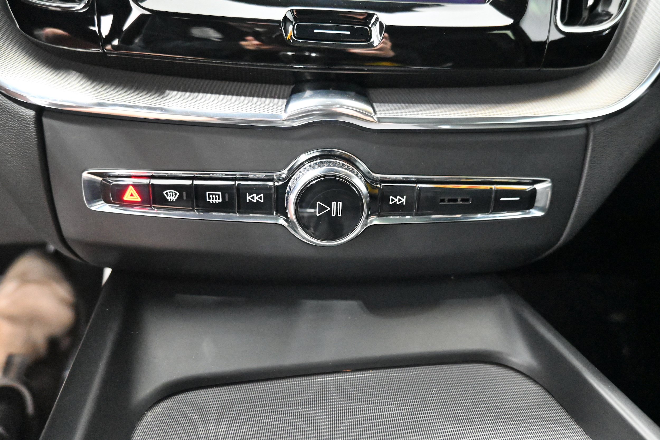 Used 2019 Volvo XC60 T5 R-Design w/ Protection Package Premier AWD/4WD image 19