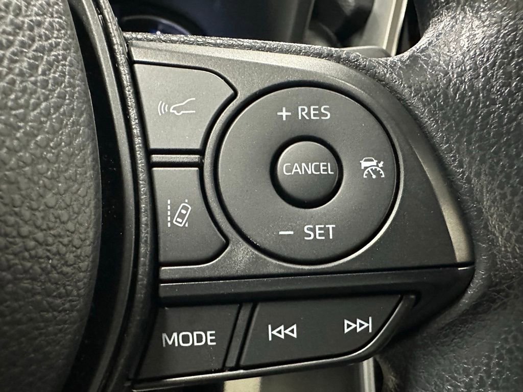 Used 2025 Toyota RAV4 LE AWD/4WD image 20