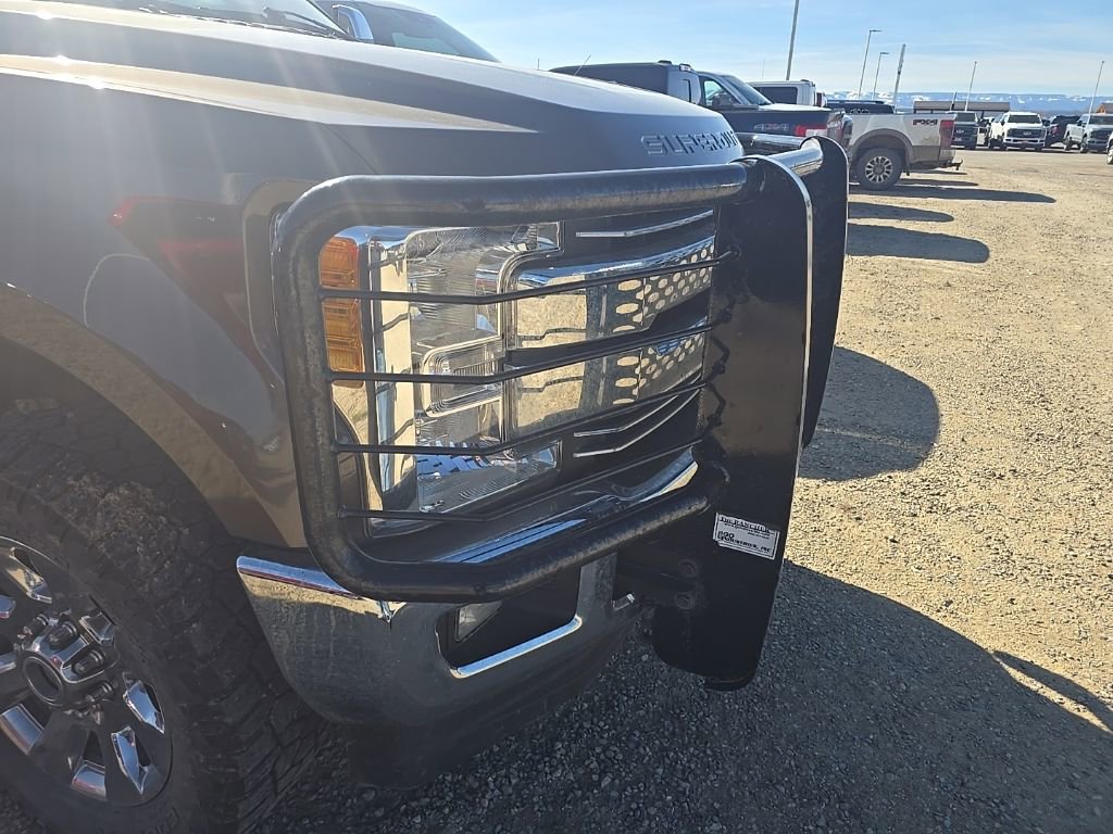 Used 2017 Ford F250 Lariat w/ Chrome Package image 4