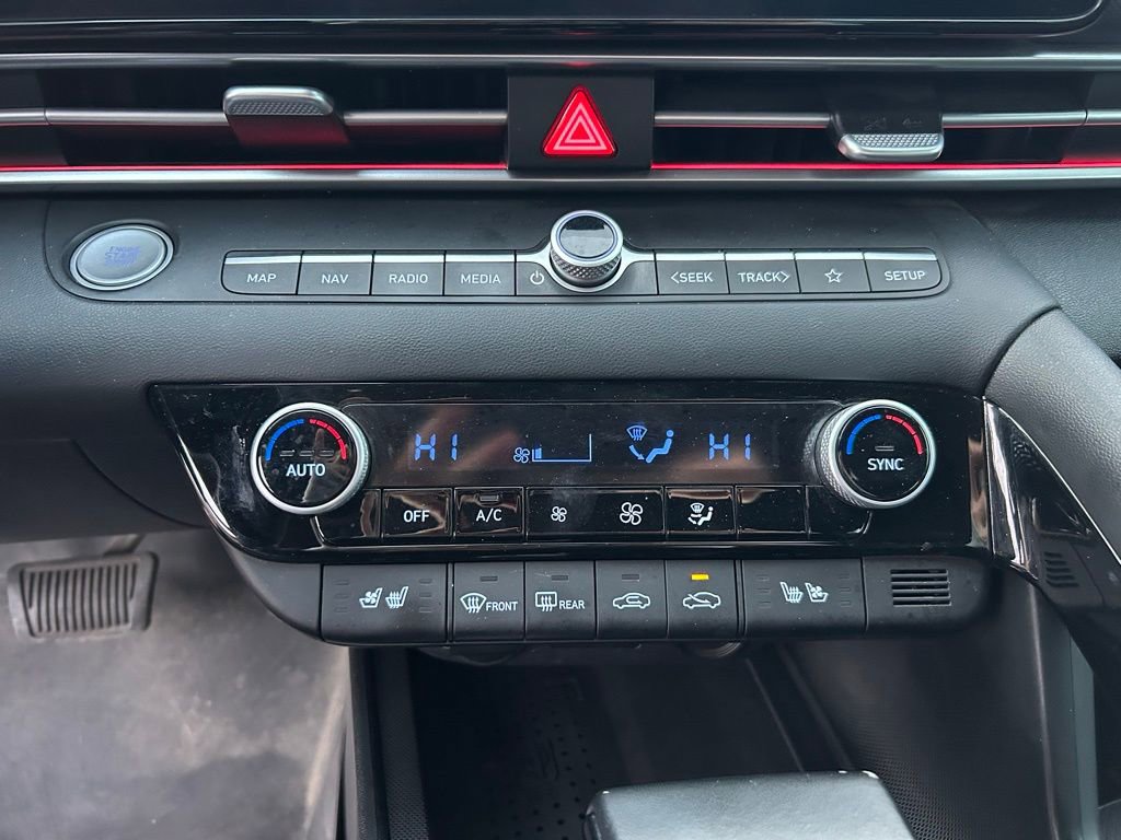 Used 2023 Hyundai Elantra Limited image 20