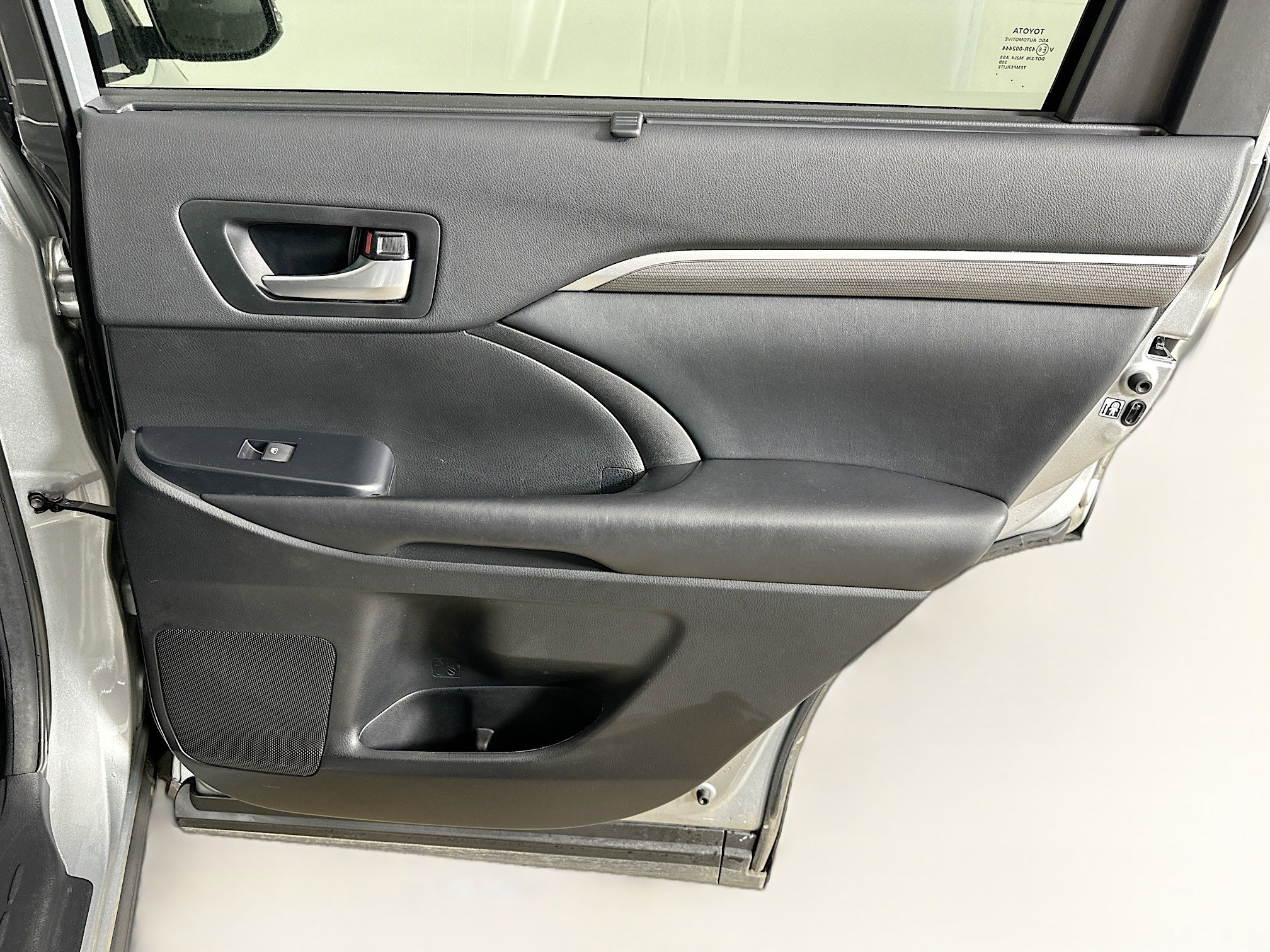 Used 2018 Toyota Highlander SE image 34