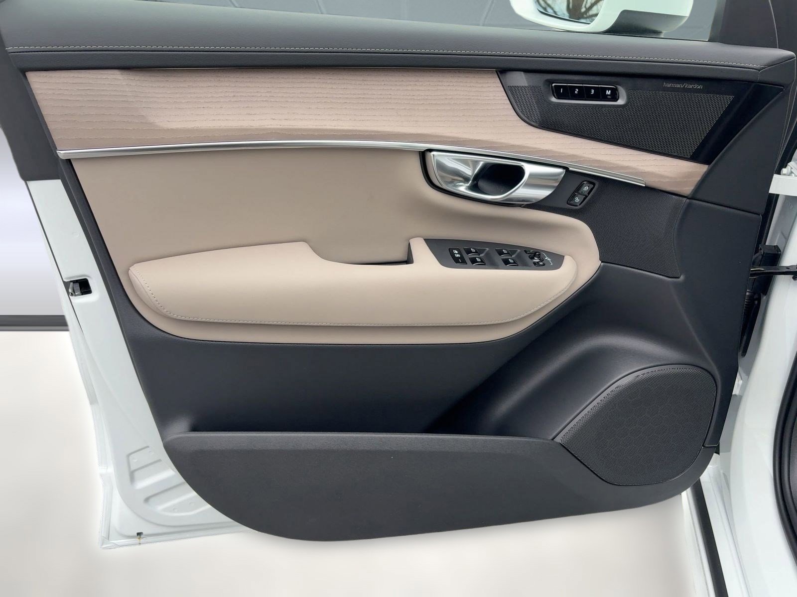 New 2026 Volvo XC90 B6 Ultra image 21