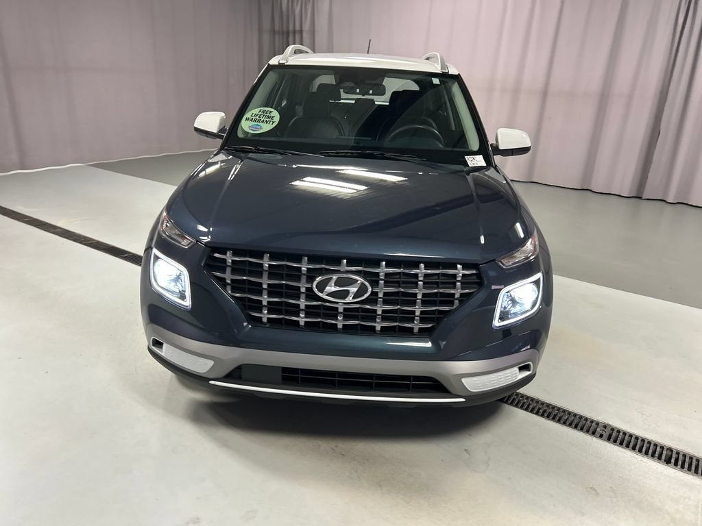 Used 2023 Hyundai Venue Limited FWD video 2