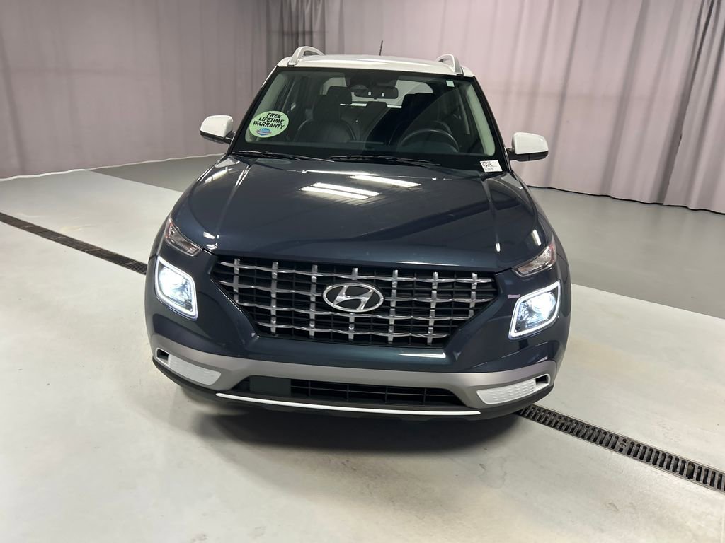 Used 2023 Hyundai Venue Limited FWD image 2