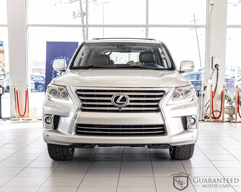 Used 2015 Lexus LX 570 4WD w/ Luxury Package image 2
