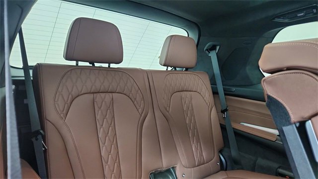 Used 2025 BMW X7 M60i image 28