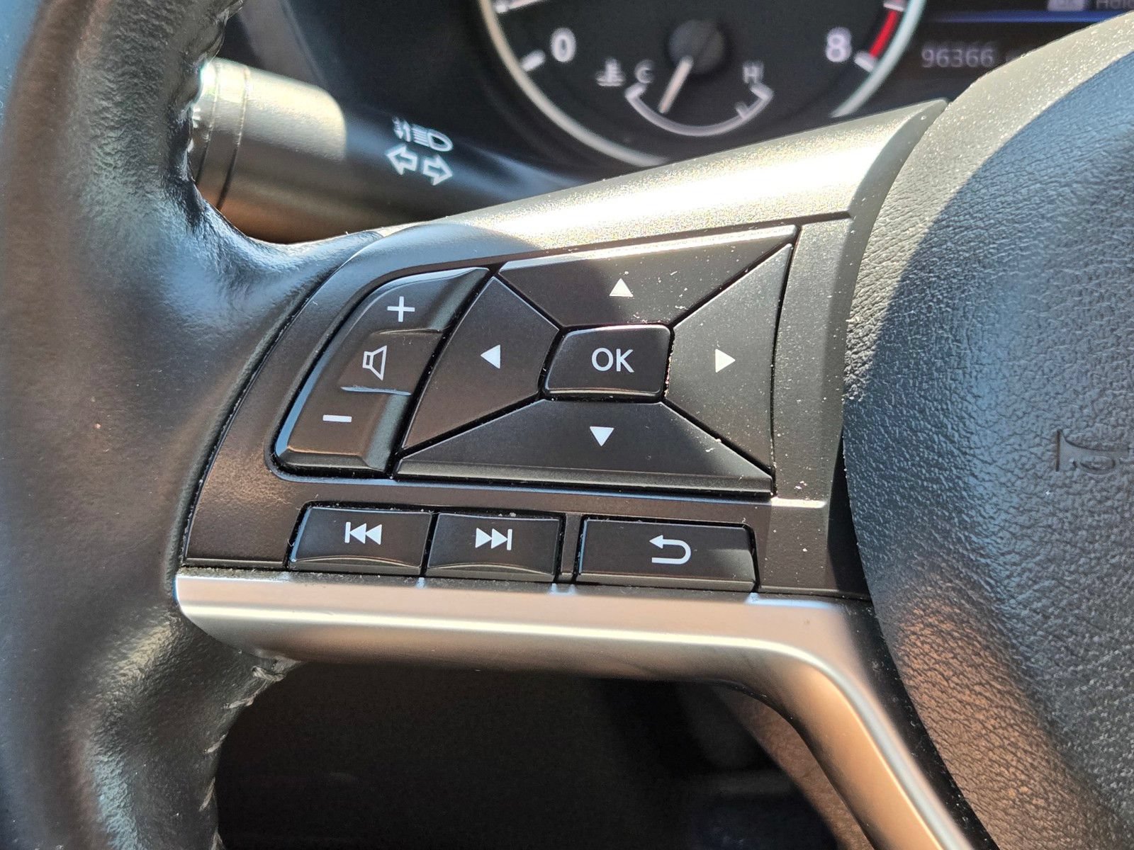 Used 2022 Nissan Sentra SV w/ All-Weather Package FWD image 32