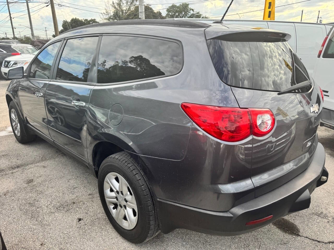 Used 2012 Chevrolet Traverse LS FWD image 5