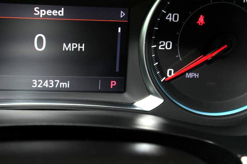 Used 2023 Chevrolet Traverse LT image 28