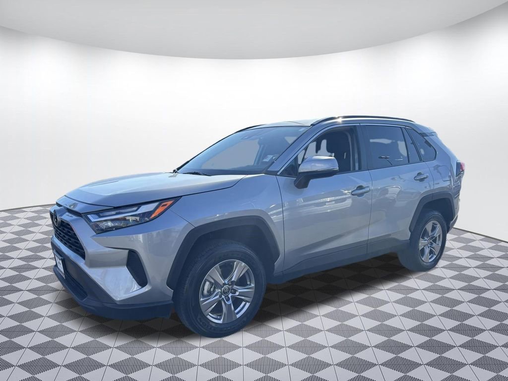 Used 2025 Toyota RAV4 XLE AWD/4WD image 5