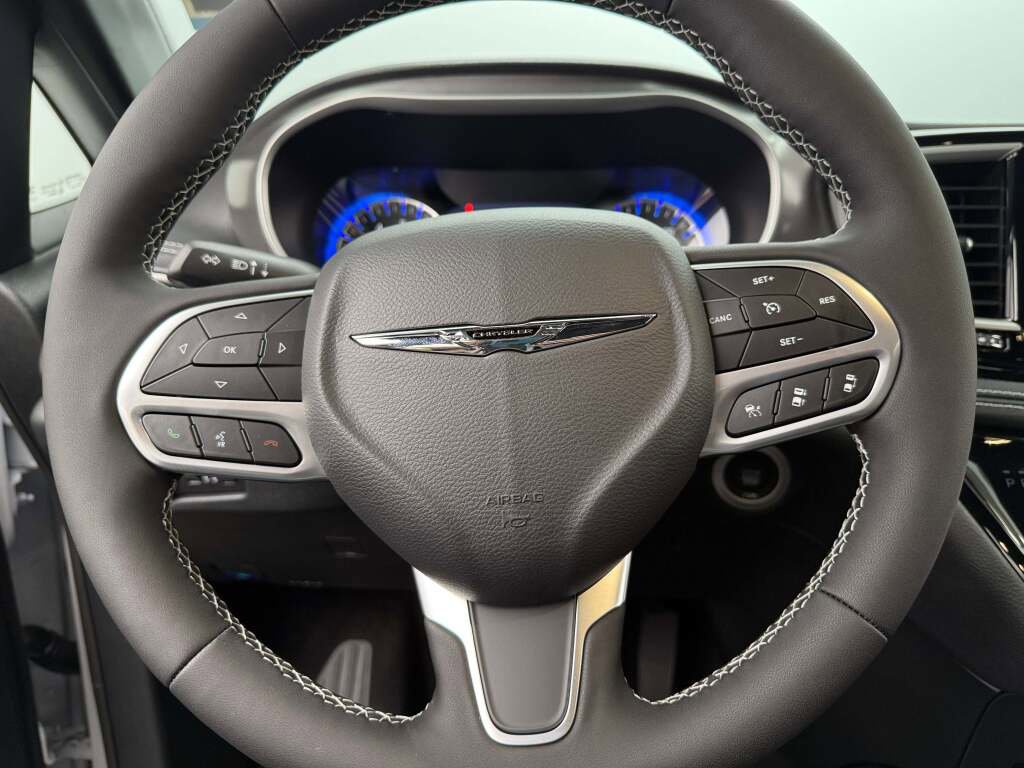 New 2026 Chrysler Pacifica Select image 29