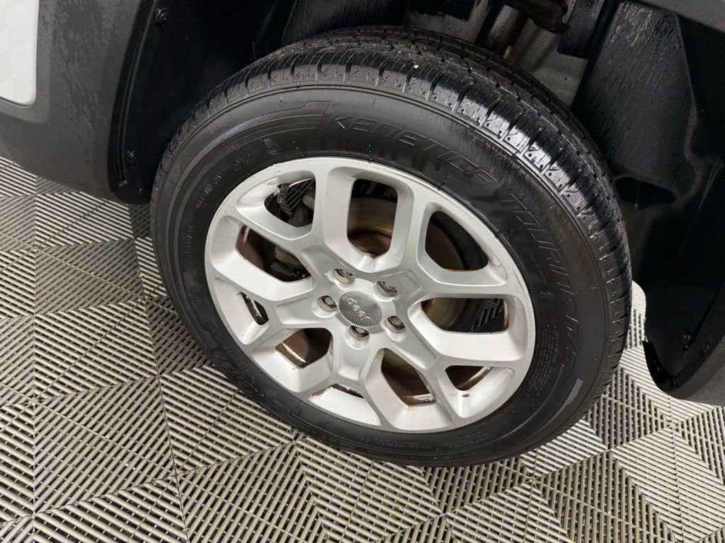 Used 2017 Jeep Renegade Latitude image 10
