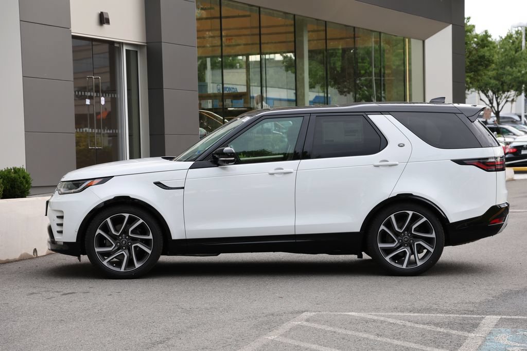 Used 2025 Land Rover Discovery Metropolitan Edition AWD/4WD image 2