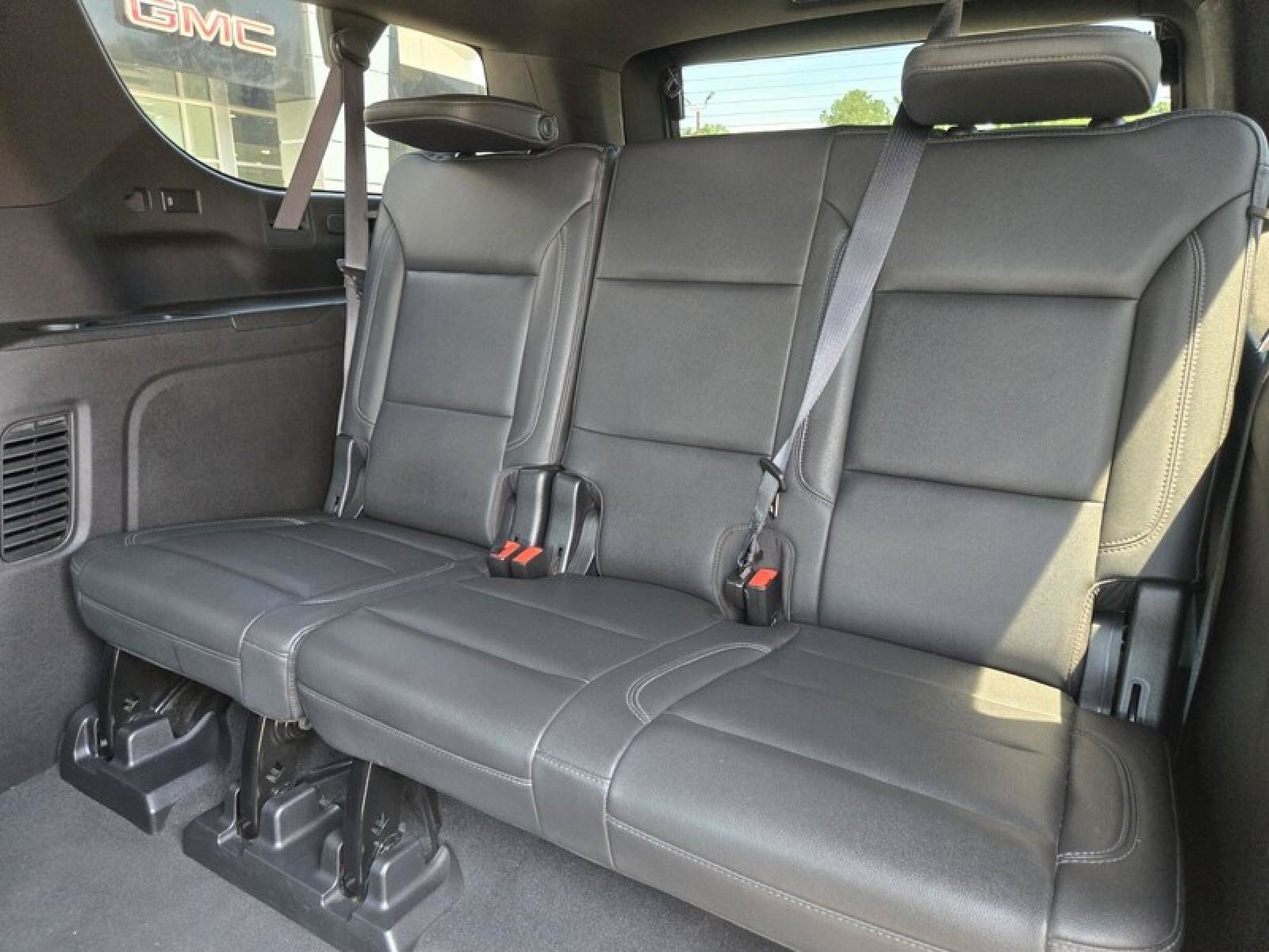 Used 2021 Chevrolet Suburban Z71 w/ Z71 Off-Road Package AWD/4WD image 28