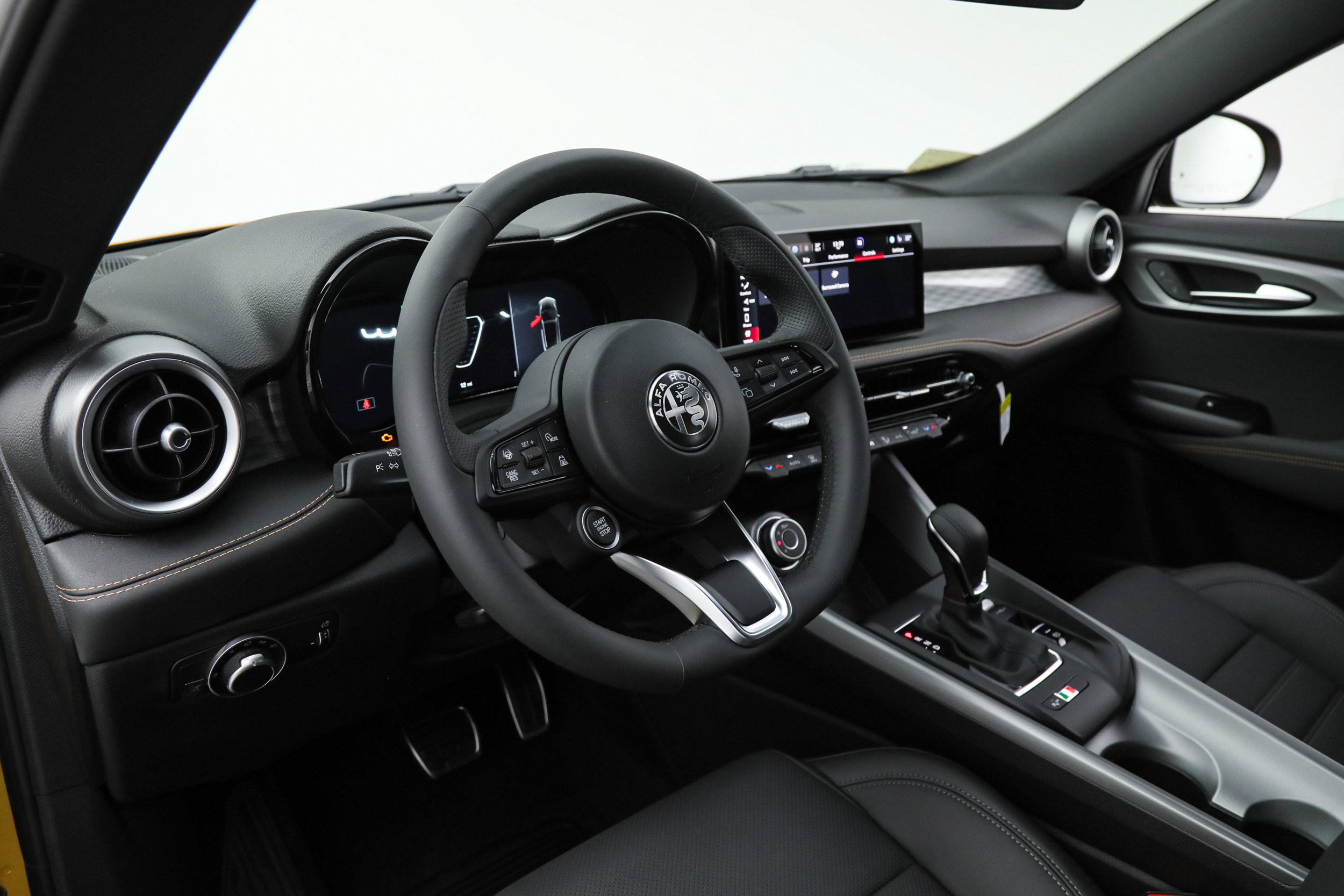 New 2026 Alfa Romeo Tonale Sprint w/ Black Premium Package image 16