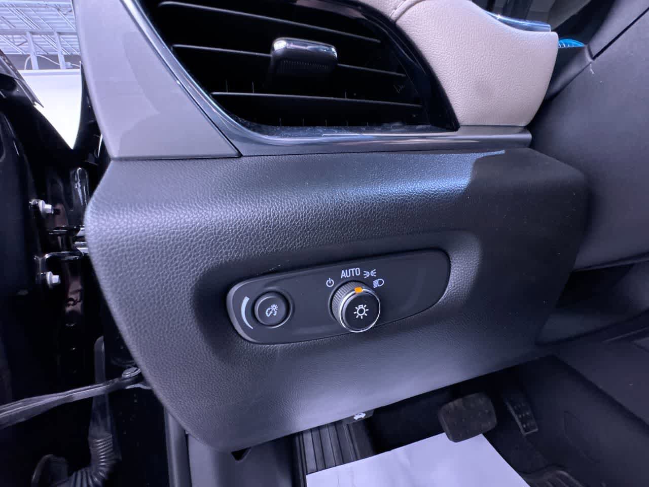 Used 2023 Chevrolet Traverse LS FWD image 16