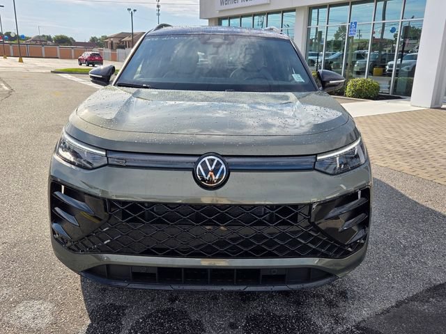 New 2026 Volkswagen Tiguan SE R-Line FWD image 2