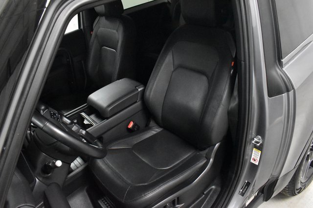 Used 2024 Land Rover Defender 90 X-Dynamic SE image 13